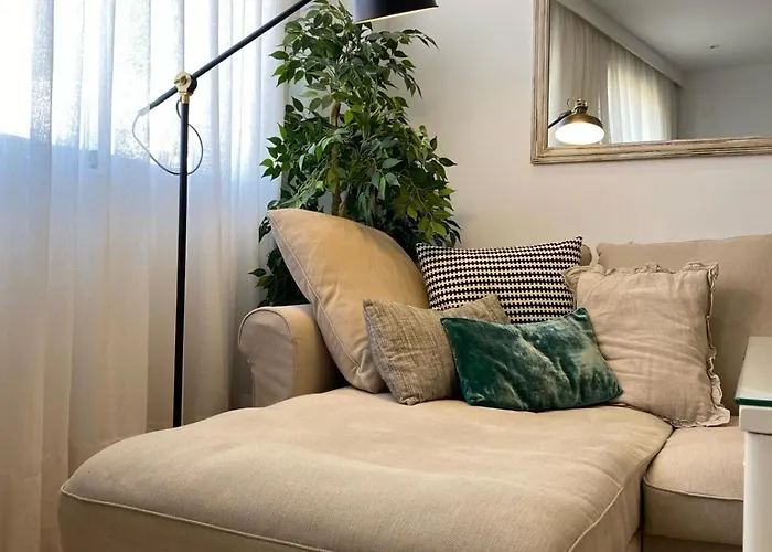 Quédate Cerca Del Casco Antiguo *